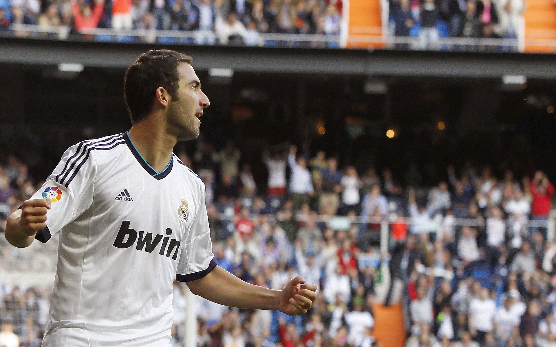 米兰体育在线-中超球队冲刺阶段全力以赴，中超新赛季口号